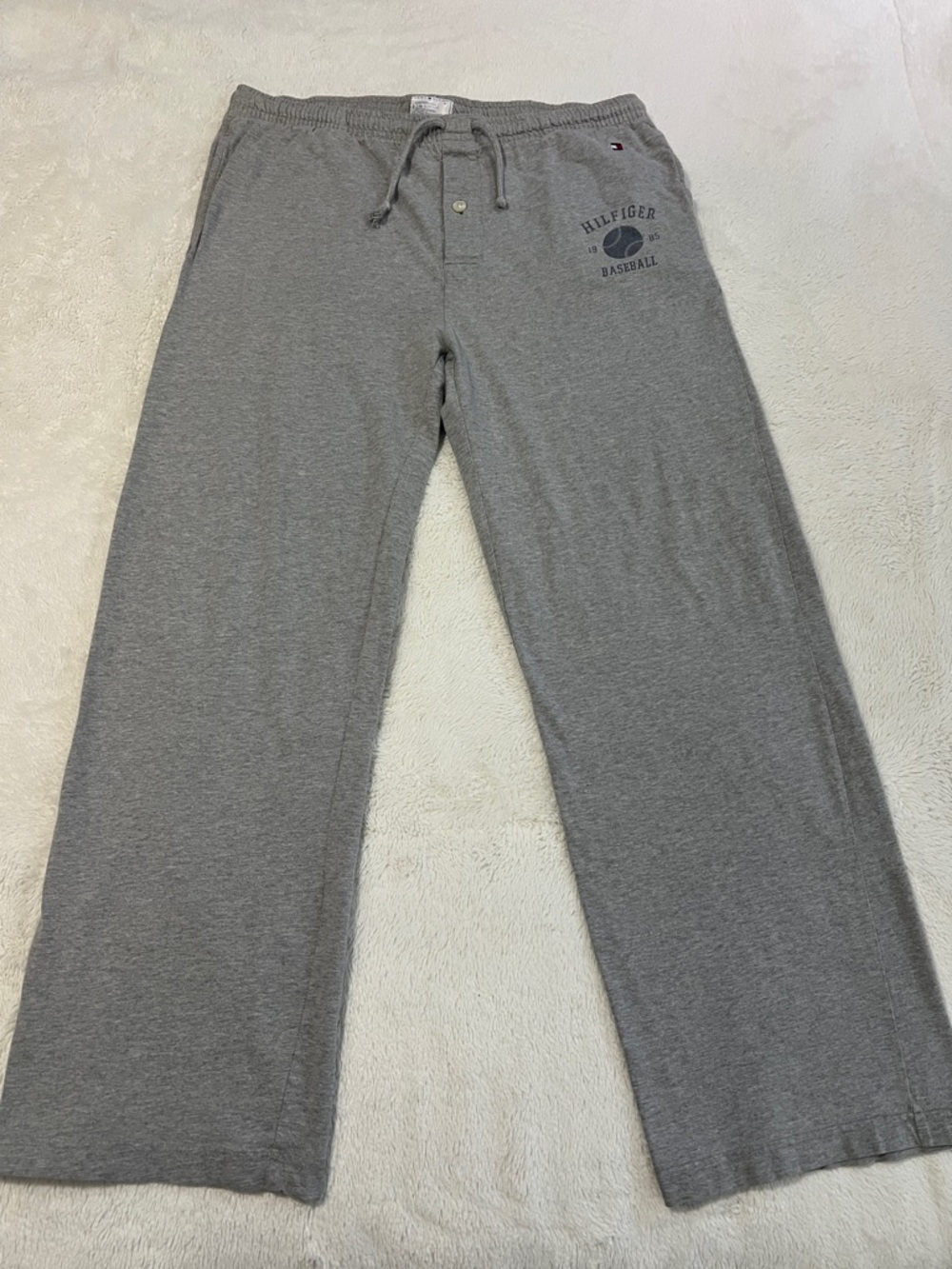 Tommy Hilfiger Gray Lounge Sweatpants with Drawstring. Men’s Large